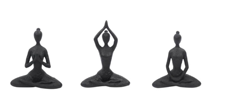 פסל פורצלן שחור | "אישה יוגה"